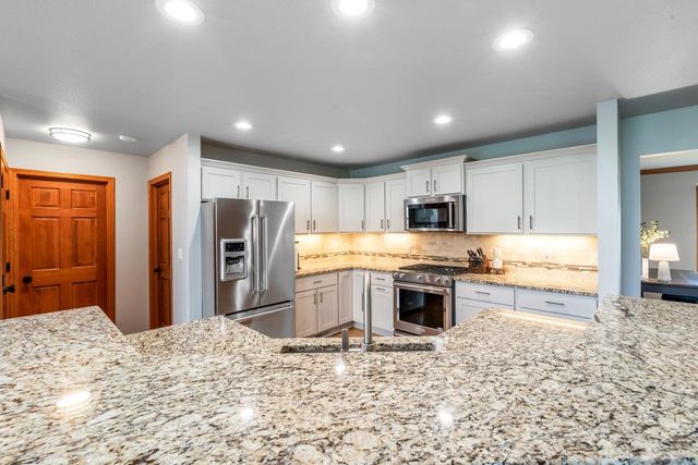 14695 Meadowshire DRIVE, New Berlin, WI 53151
