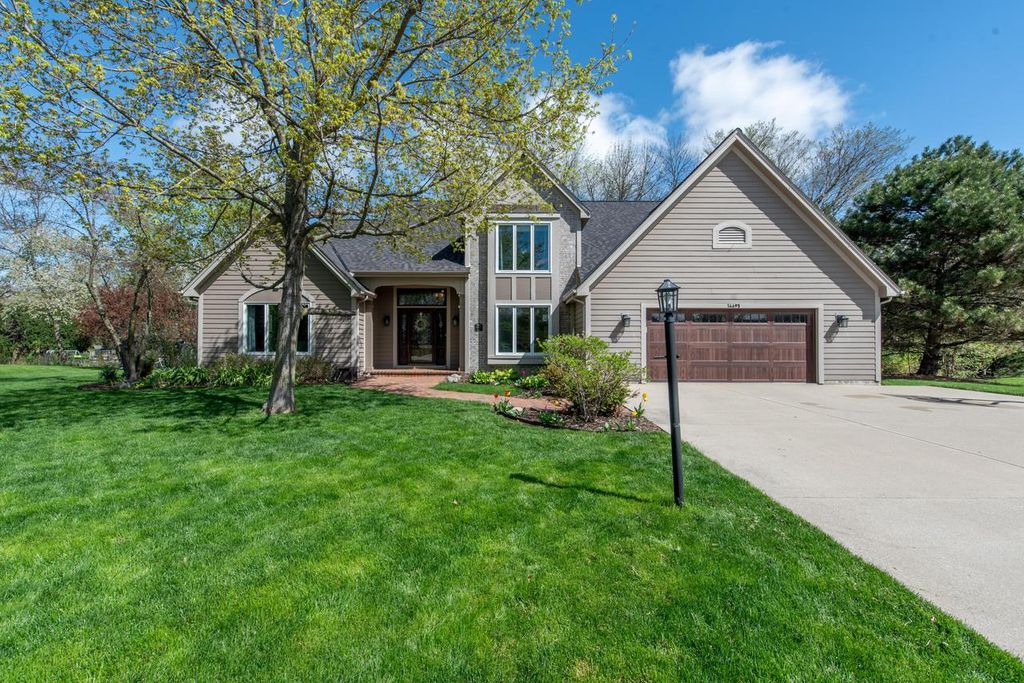 14695 Meadowshire DRIVE, New Berlin, WI 53151
