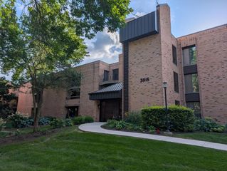 3916 N Oakland AVENUE #224, Milwaukee, WI 53211