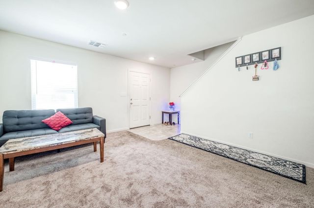 4374 W Saginaw Way, Fresno, CA 93722