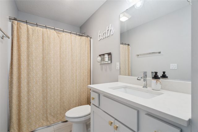 1225 NE 53rd Court, Ankeny, IA 50021