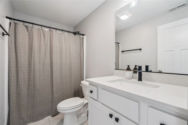 1225 NE 53rd Court, Ankeny, IA 50021