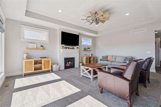 1225 NE 53rd Court, Ankeny, IA 50021