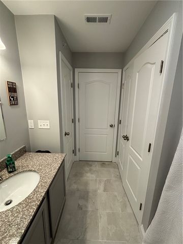 9 Gray Coach Lane 913, Cranston, RI 02921