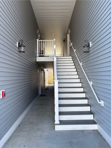 9 Gray Coach Lane 913, Cranston, RI 02921