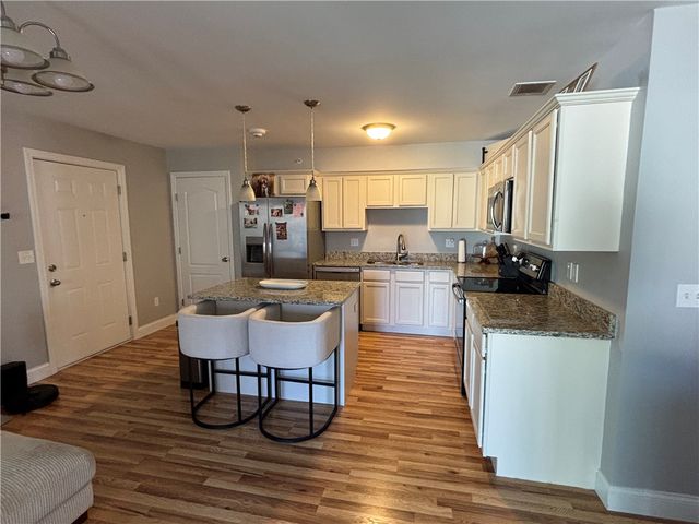 9 Gray Coach Lane 913, Cranston, RI 02921