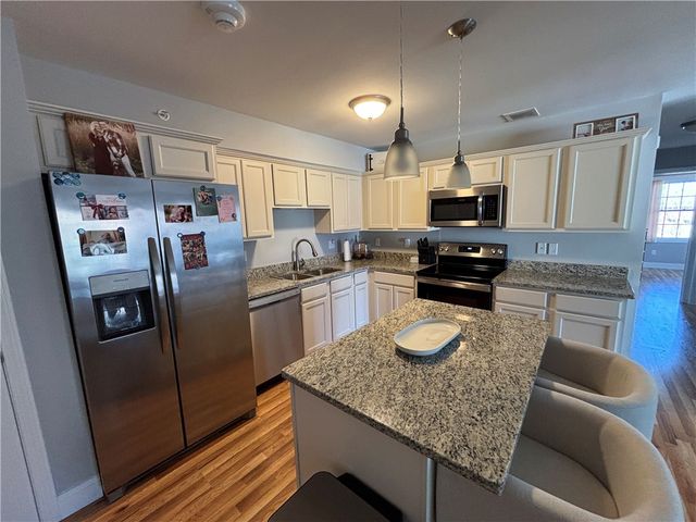 9 Gray Coach Lane 913, Cranston, RI 02921