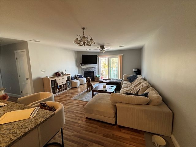 9 Gray Coach Lane 913, Cranston, RI 02921