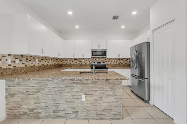 582 NE 207th St, Miami, FL 33179