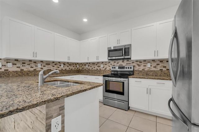 582 NE 207th St, Miami, FL 33179