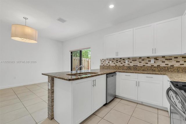 582 NE 207th St, Miami, FL 33179