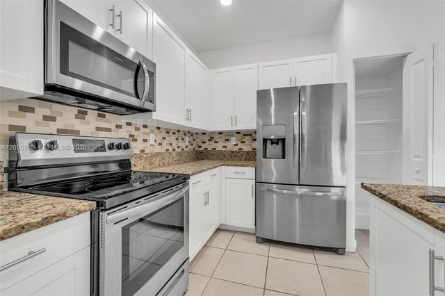 582 NE 207th St, Miami, FL 33179