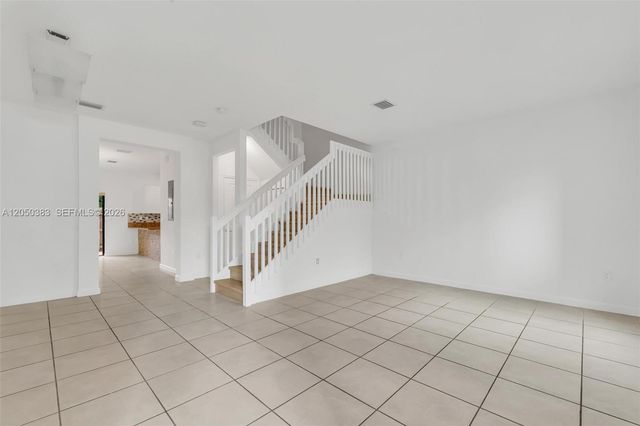 582 NE 207th St, Miami, FL 33179