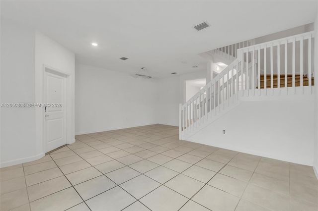 582 NE 207th St, Miami, FL 33179