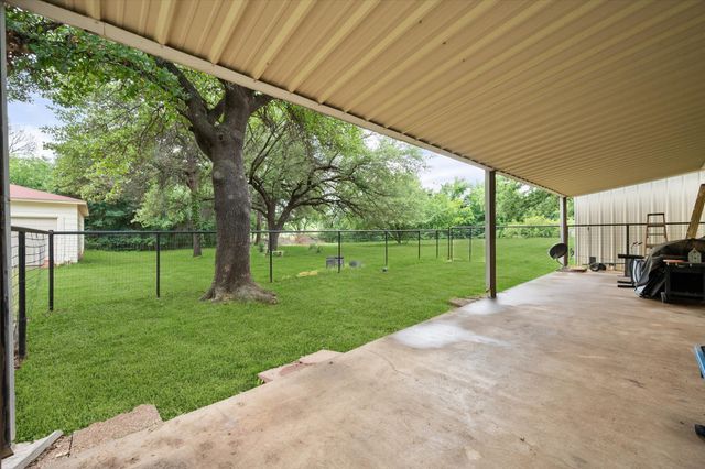 126 Smallwood Court, Springtown, TX 76082