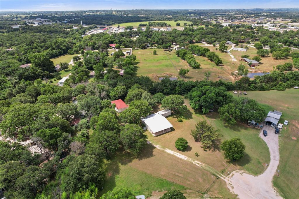 126 Smallwood Court, Springtown, TX 76082