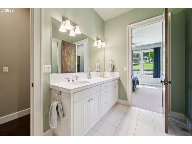 23590 Sw Elderberry Ln, West Linn, OR 97068