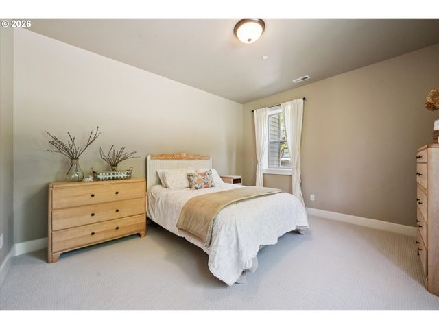 23590 Sw Elderberry Ln, West Linn, OR 97068