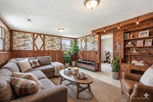 1411 Jill Court, Glendale Heights, IL 60139