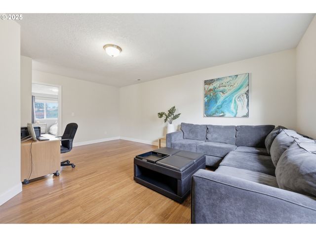 2642 Se PHEASANT Way, Gresham, OR 97080