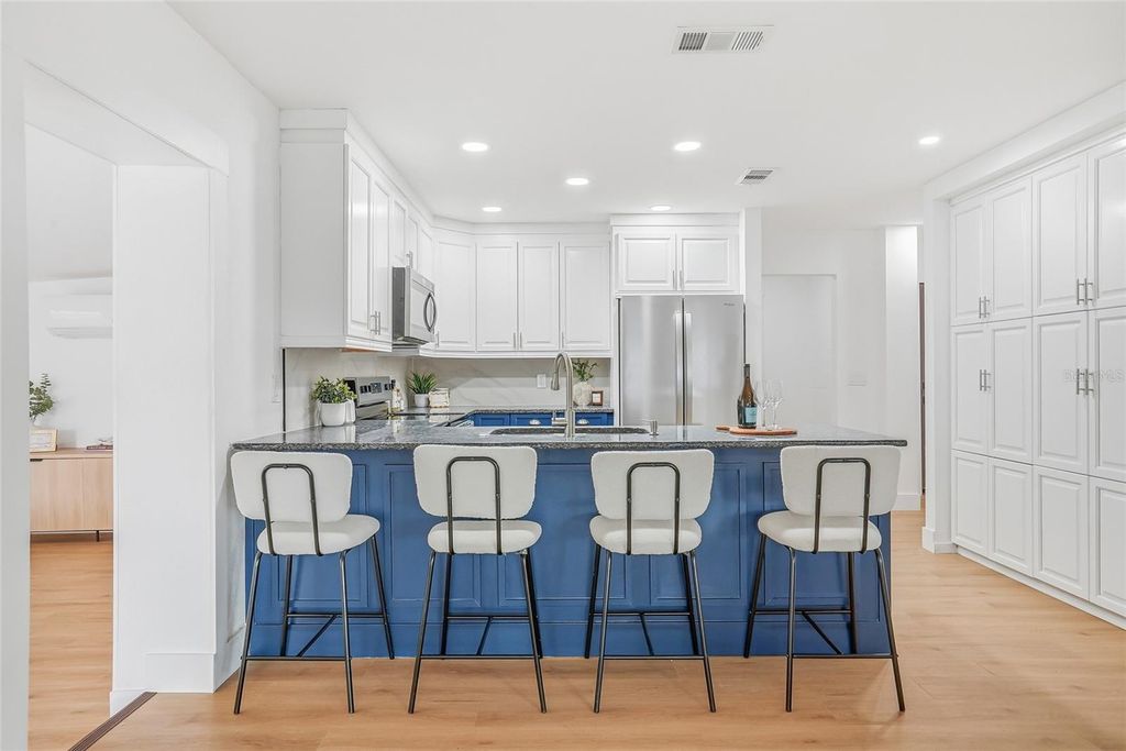 Image 11 of property listing at 14964 OLD POINTE ROAD, Tampa, FL 33613