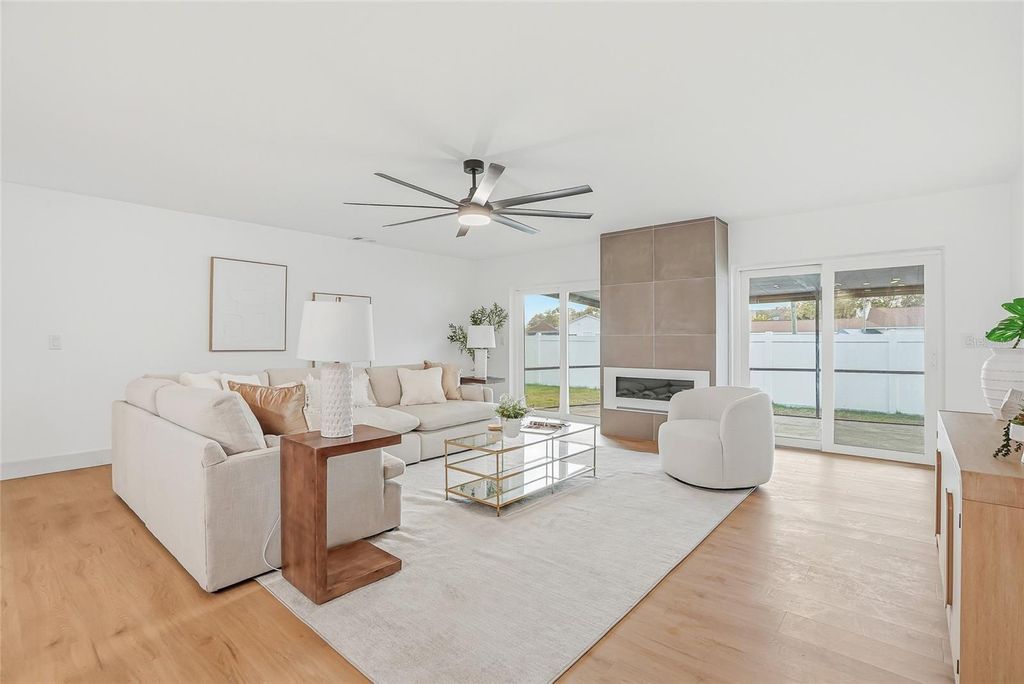 Image 12 of property listing at 14964 OLD POINTE ROAD, Tampa, FL 33613