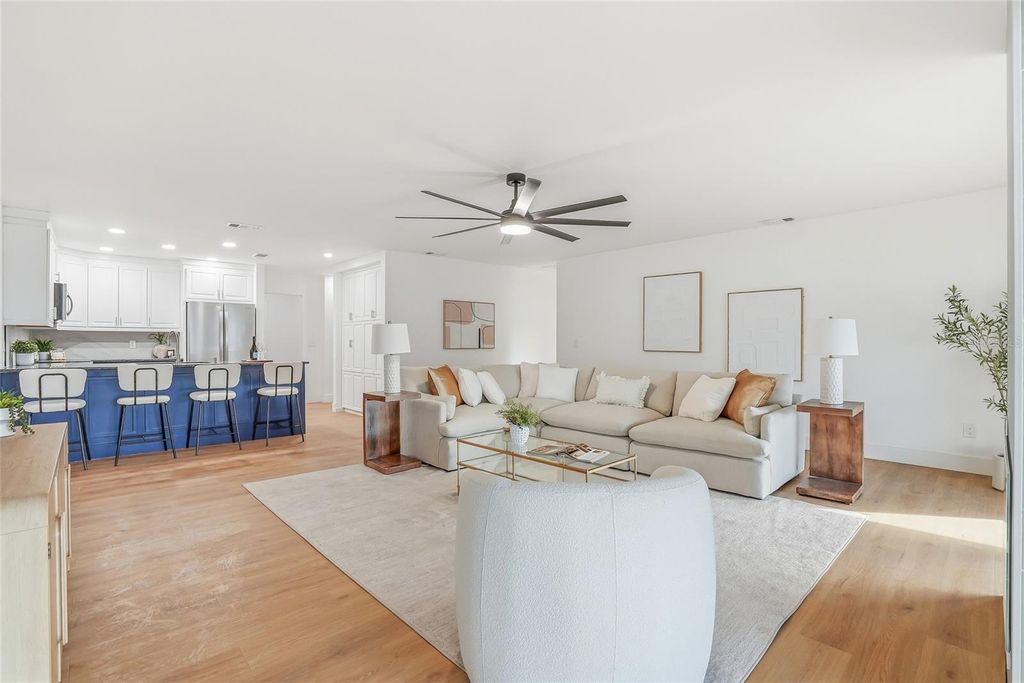 Image 13 of property listing at 14964 OLD POINTE ROAD, Tampa, FL 33613