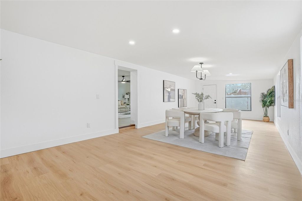 Image 16 of property listing at 14964 OLD POINTE ROAD, Tampa, FL 33613