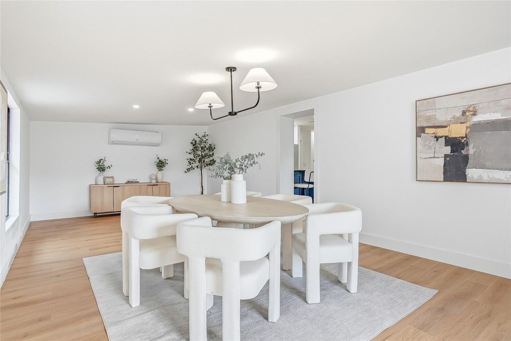 Image 18 of property listing at 14964 OLD POINTE ROAD, Tampa, FL 33613