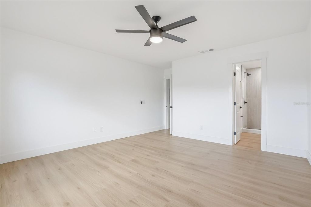 Image 20 of property listing at 14964 OLD POINTE ROAD, Tampa, FL 33613