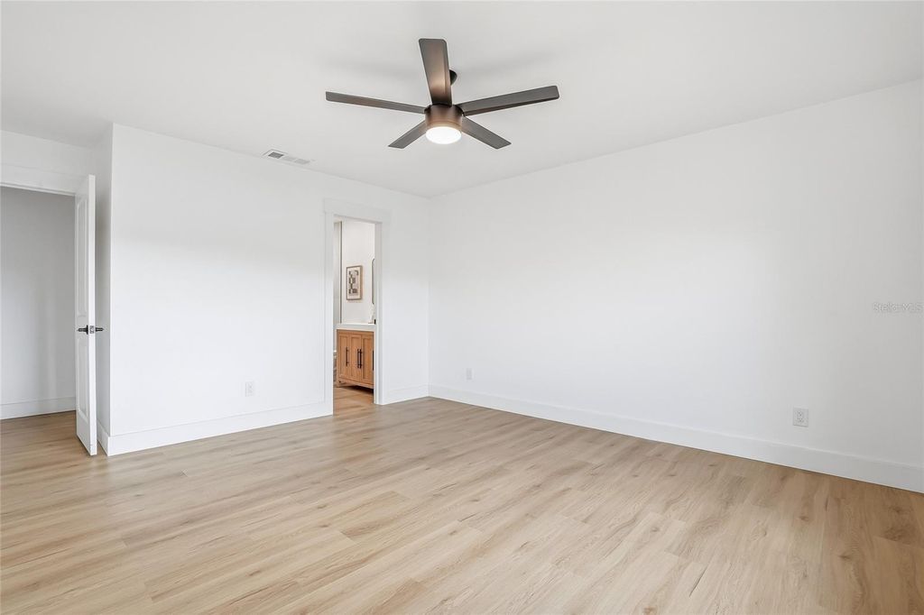 Image 21 of property listing at 14964 OLD POINTE ROAD, Tampa, FL 33613