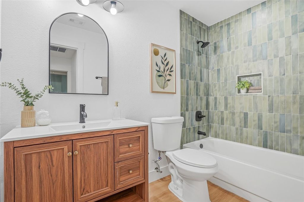 Image 28 of property listing at 14964 OLD POINTE ROAD, Tampa, FL 33613