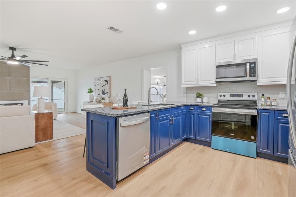 Image 4 of property listing at 14964 OLD POINTE ROAD, Tampa, FL 33613