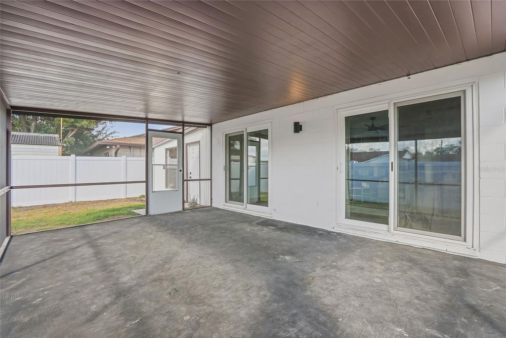 Image 34 of property listing at 14964 OLD POINTE ROAD, Tampa, FL 33613