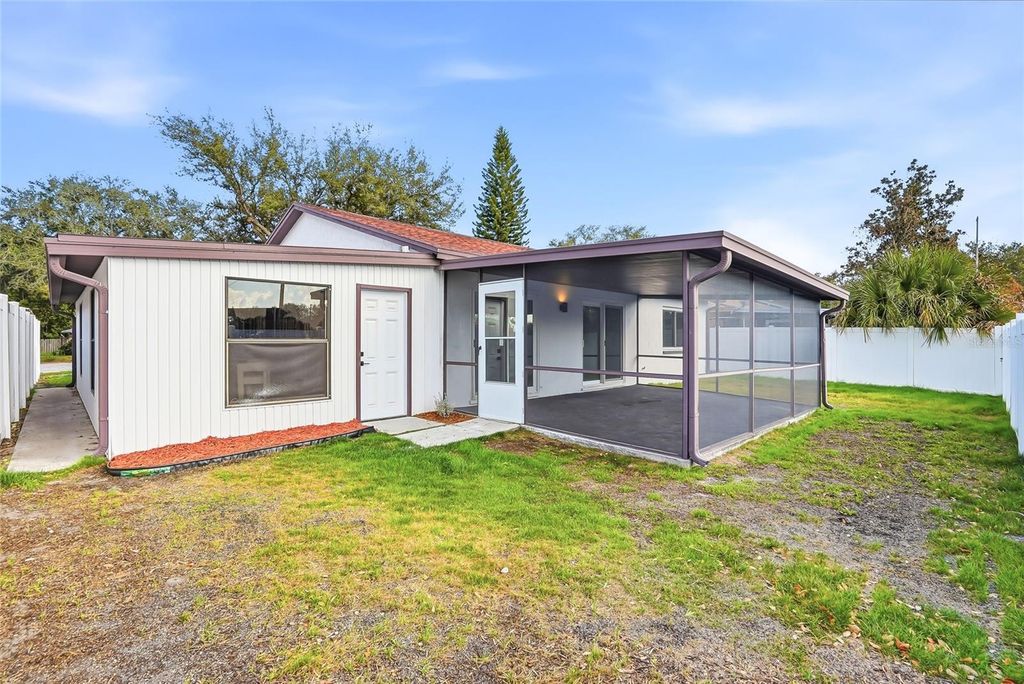 Image 35 of property listing at 14964 OLD POINTE ROAD, Tampa, FL 33613