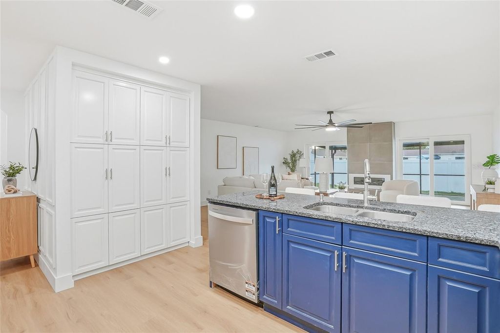 Image 7 of property listing at 14964 OLD POINTE ROAD, Tampa, FL 33613