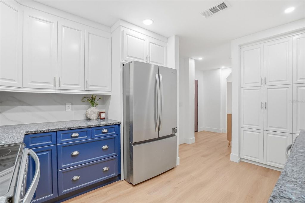 Image 9 of property listing at 14964 OLD POINTE ROAD, Tampa, FL 33613