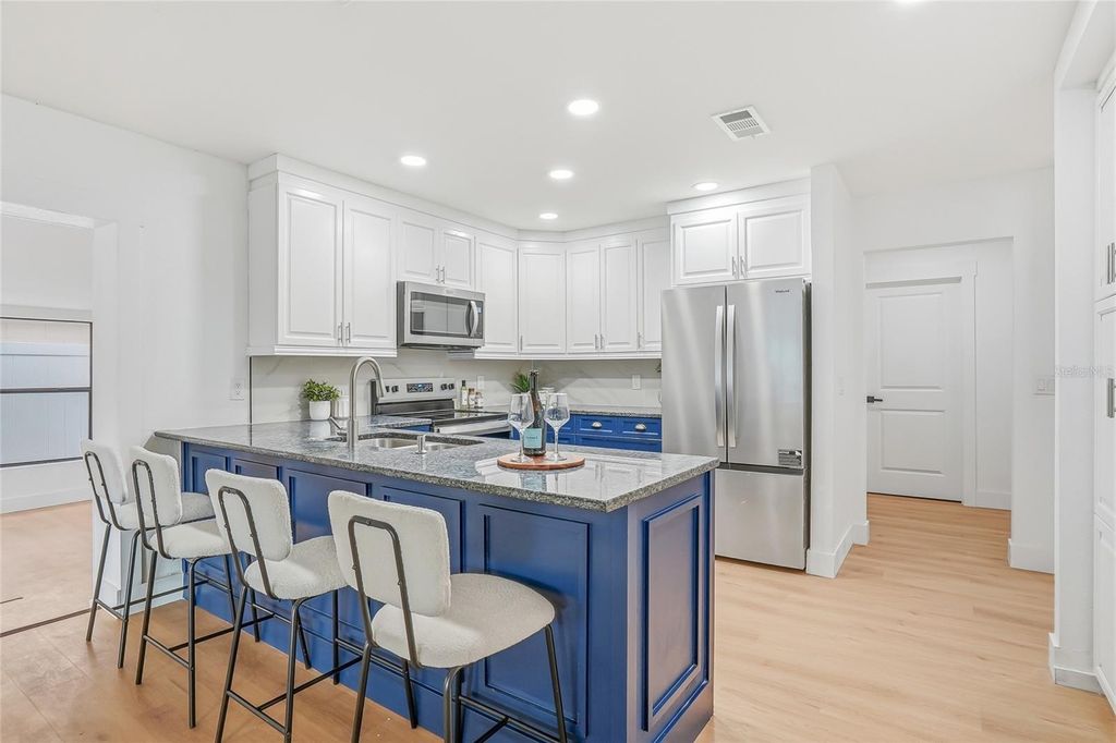 Image 10 of property listing at 14964 OLD POINTE ROAD, Tampa, FL 33613