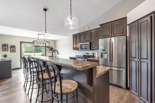 651 PEBBLESTONE CIRCLE, Hobart, WI 54155