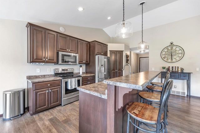 651 PEBBLESTONE CIRCLE, Hobart, WI 54155