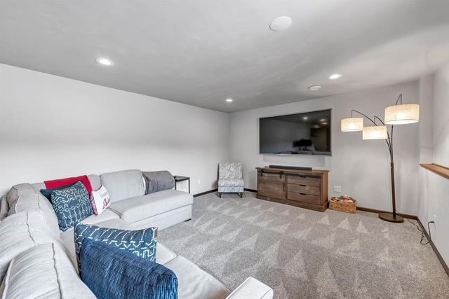 651 PEBBLESTONE CIRCLE, Hobart, WI 54155