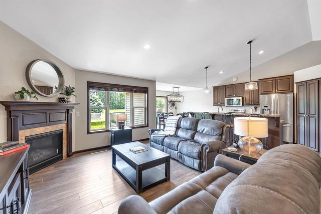 651 PEBBLESTONE CIRCLE, Hobart, WI 54155