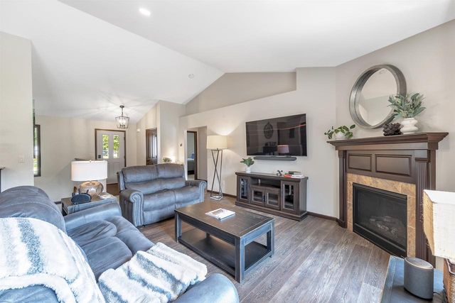 651 PEBBLESTONE CIRCLE, Hobart, WI 54155