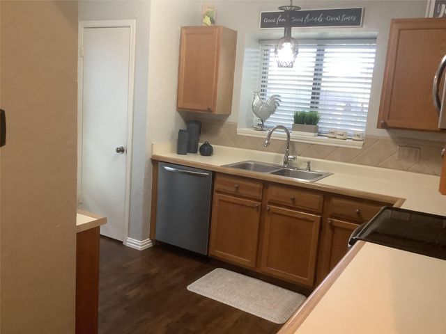 1565 N Valley Parkway, Lewisville, TX 75077