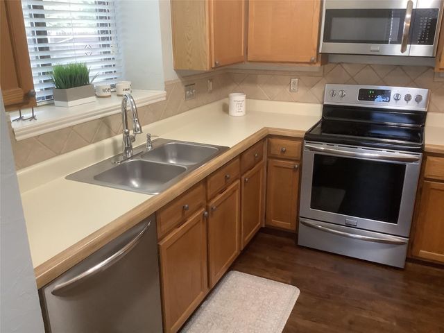 1565 N Valley Parkway, Lewisville, TX 75077