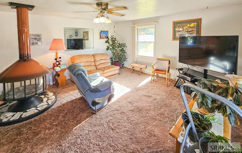 Image 10 of property listing at 338 Hazel Street, Arco, ID 83213