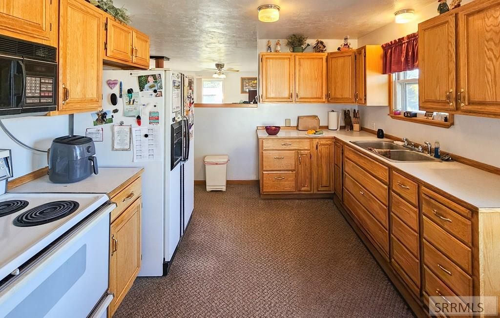 Image 11 of property listing at 338 Hazel Street, Arco, ID 83213