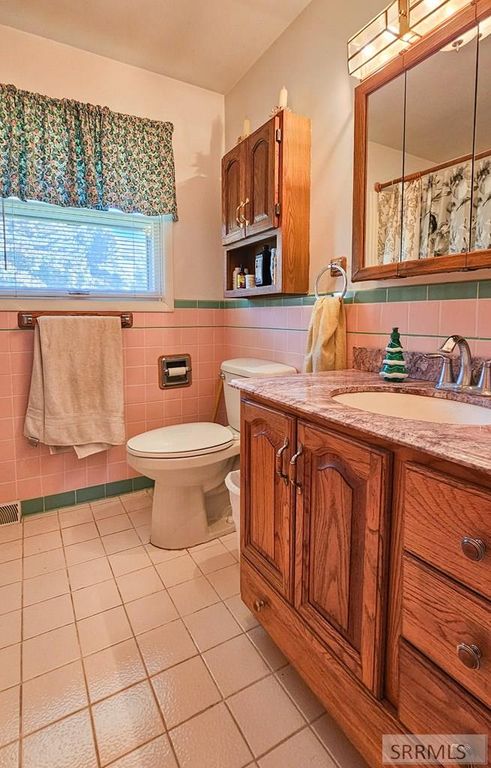 Image 17 of property listing at 338 Hazel Street, Arco, ID 83213