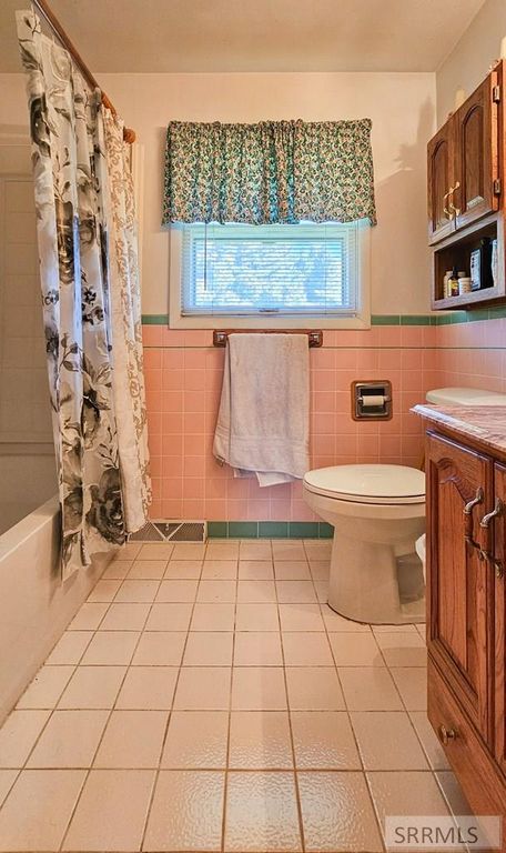 Image 18 of property listing at 338 Hazel Street, Arco, ID 83213