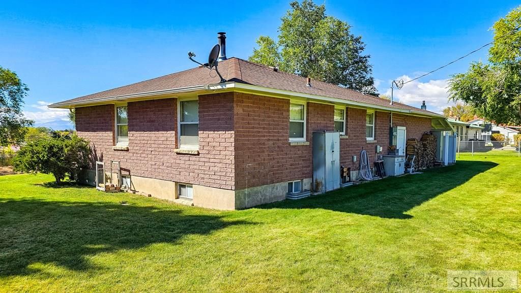 Image 2 of property listing at 338 Hazel Street, Arco, ID 83213